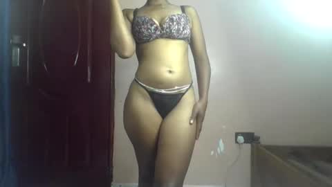 Ellahh online show from November 18, 2025, 10:14 pm