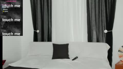 Snapshot of sexy_emeli chatting on April 20, 2026, 10:11 pm MY ONLYFANS page is back - online show from April 20, 2026, 10:11 pm