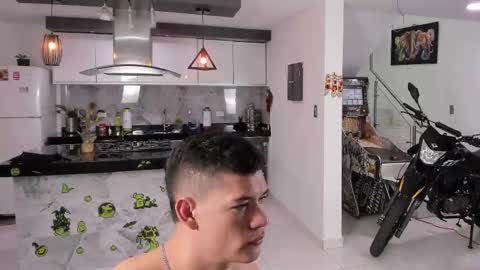 WENDY  MAX  AND VICKY online show from October 5, 2025, 6:34 am