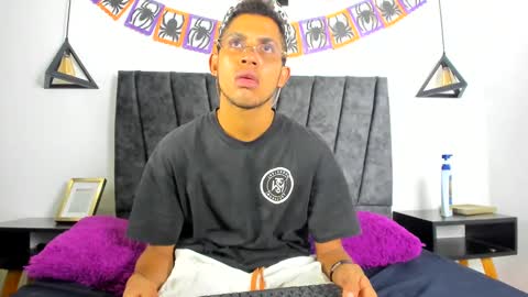 sexy_latin_cum online show from October 27, 2025, 3:43 am