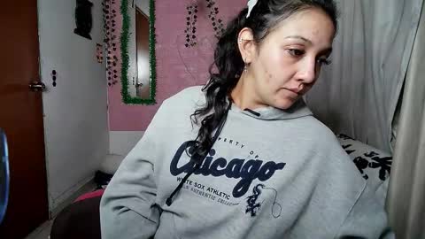 Snapshot of sexy_lolas chatting on September 17, 2025, 5:09 am sexy lolas online show from September 17, 2025, 5:09 am