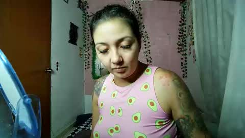 Snapshot of sexy_lolas chatting on September 22, 2025, 2:35 am sexy lolas online show from September 22, 2025, 2:35 am