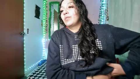 Snapshot of sexy_lolas chatting on October 9, 2025, 1:58 am sexy lolas online show from October 9, 2025, 1:58 am