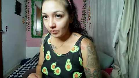 Snapshot of sexy_lolas chatting on October 10, 2025, 1:04 am sexy lolas online show from October 10, 2025, 1:04 am