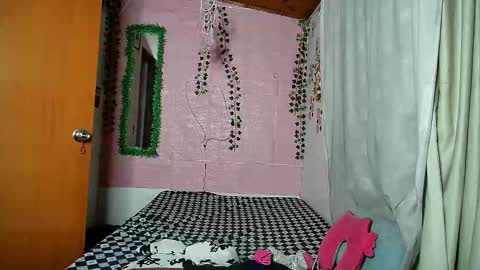 Snapshot of sexy_lolas chatting on October 14, 2025, 12:11 am sexy lolas online show from October 14, 2025, 12:11 am