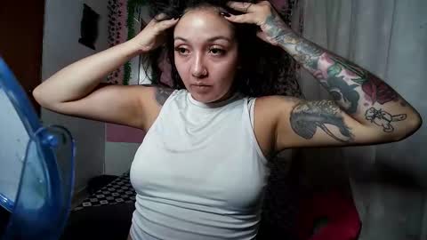 Snapshot of sexy_lolas chatting on October 22, 2025, 6:13 am sexy lolas online show from October 22, 2025, 6:13 am