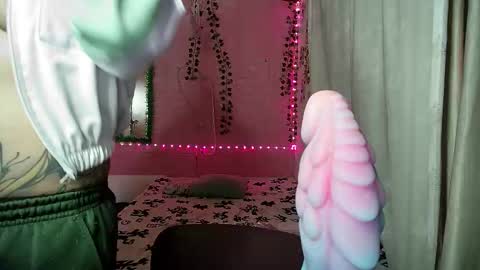 sexy lolas online show from November 2, 2025, 7:33 am