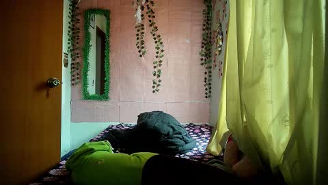 sexy lolas online show from March 18, 2026, 8:56 pm