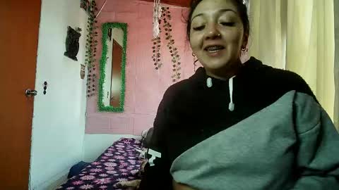Snapshot of sexy_lolas chatting on April 20, 2026, 8:43 pm sexy lolas online show from April 20, 2026, 8:43 pm