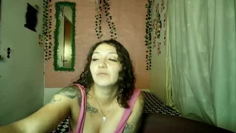 Snapshot of sexy_lolas chatting on April 28, 2026, 12:31 am sexy lolas online show from April 28, 2026, 12:31 am