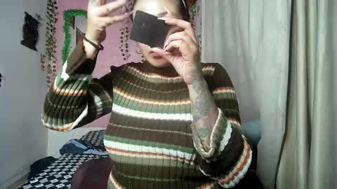 sexy lolas online show from May 26, 2026, 3:57 am