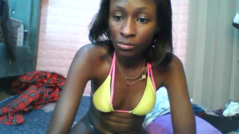 sexy_lyn852 online show from November 4, 2025, 10:09 pm