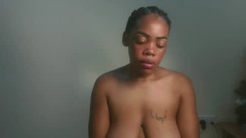 sexy_lyna online show from December 21, 2025, 8:05 pm