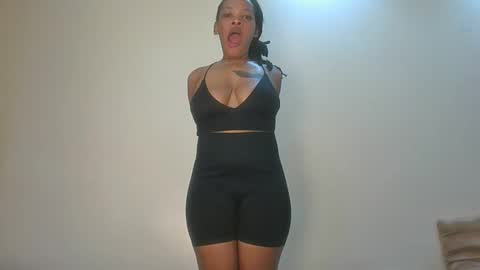 sexy_lyna online show from May 4, 2026, 8:38 pm