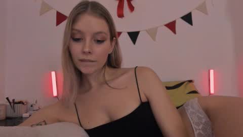 Snapshot of sexy_misses19 chatting on February 13, 2025, 5:22 pm Ellie Mia online show from February 13, 2025, 5:22 pm