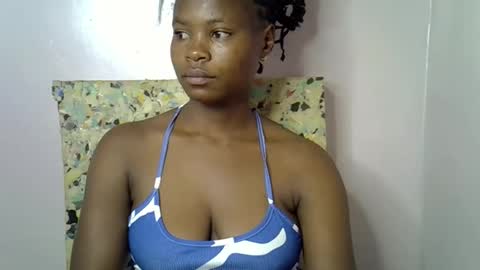 Molyne online show from February 17, 2026, 11:44 pm