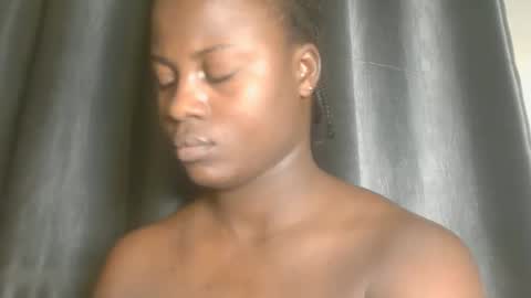 Snapshot of sexy_petitqueen chatting on March 18, 2026, 4:04 am sexy_petitqueen online show from March 18, 2026, 4:04 am