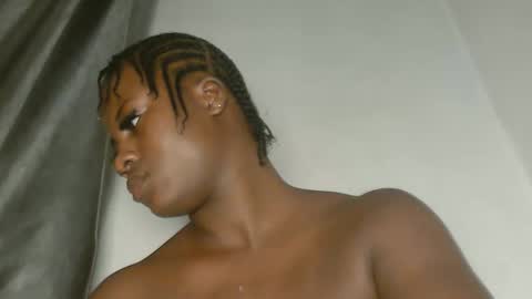 Snapshot of sexy_petitqueen chatting on March 24, 2026, 3:44 am sexy_petitqueen online show from March 24, 2026, 3:44 am