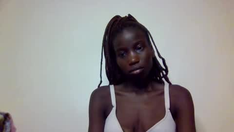 Snapshot of sexy_petittie chatting on October 3, 2025, 6:21 am sexy_petittie online show from October 3, 2025, 6:21 am