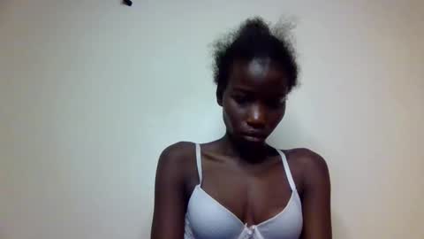 Snapshot of sexy_petittie chatting on October 6, 2025, 3:04 am sexy_petittie online show from October 6, 2025, 3:04 am