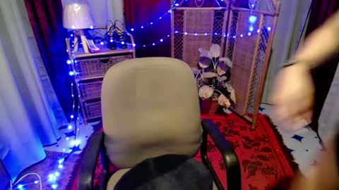Snapshot of sexy_pussy143 chatting on July 4, 2026, 1:28 pm angela online show from July 4, 2026, 1:28 pm