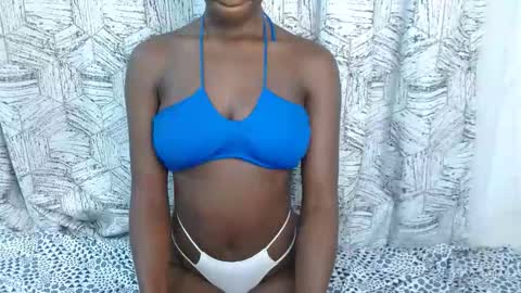 Snapshot of sexy_red17 chatting on October 28, 2025, 11:25 am sexy online show from October 28, 2025, 11:25 am