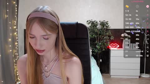 Snapshot of sexy_red_foxx chatting on December 4, 2024, 8:45 am Annie - Your Dream Girl online show from December 4, 2024, 8:45 am