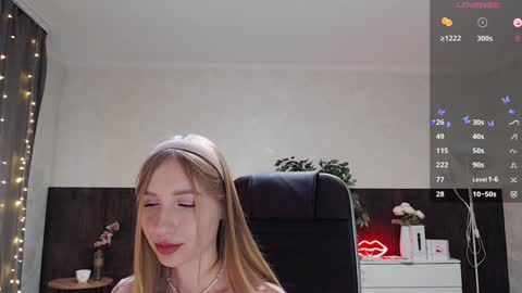 Snapshot of sexy_red_foxx chatting on December 23, 2024, 5:39 am Annie - Your Dream Girl online show from December 23, 2024, 5:39 am