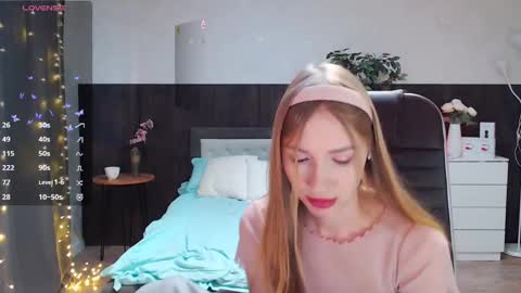Snapshot of sexy_red_foxx chatting on February 25, 2025, 5:19 am Annie - Your Dream Girl online show from February 25, 2025, 5:19 am