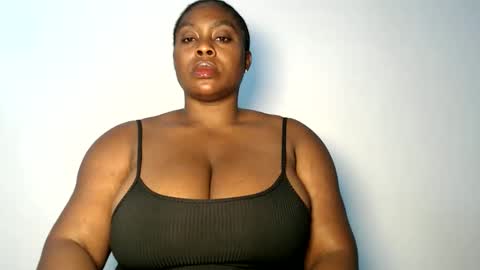 Luna online show from November 7, 2025, 11:16 pm