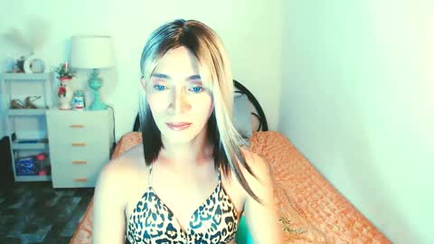 sexy_yllona online show from June 9, 2026, 10:05 am