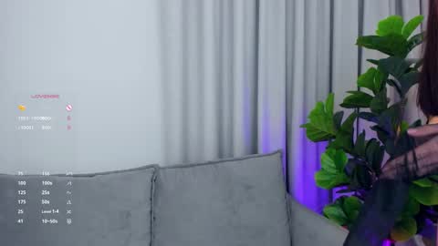 Snapshot of sexyangeloux chatting on September 25, 2025, 8:01 pm Lou online show from September 25, 2025, 8:01 pm