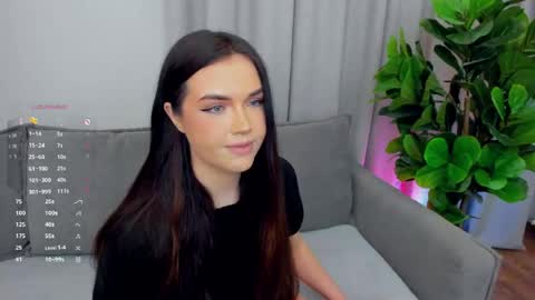 Snapshot of sexyangeloux chatting on May 27, 2026, 9:01 pm Lou online show from May 27, 2026, 9:01 pm