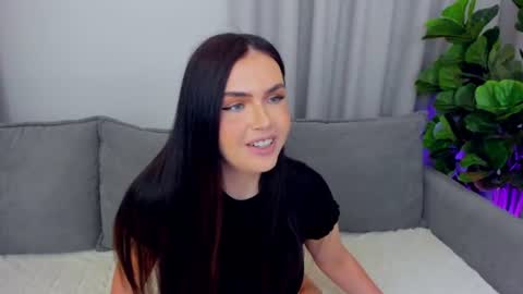 Snapshot of sexyangeloux chatting on August 7, 2026, 9:17 pm Lou online show from August 7, 2026, 9:17 pm