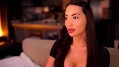 Sandra online show from March 2, 2025, 7:45 pm
