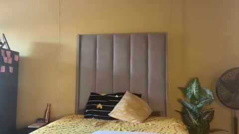 Snapshot of sexyasszeeee chatting on October 19, 2025, 11:22 am sexyasszeeee online show from October 19, 2025, 11:22 am