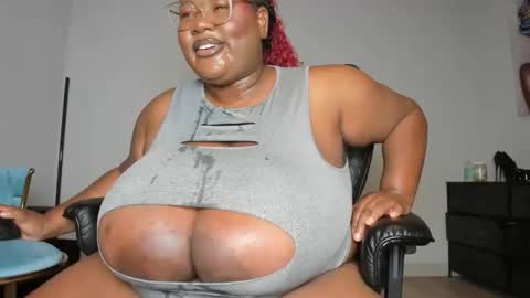 sexyblackhugetits online show from January 5, 2026, 9:18 pm