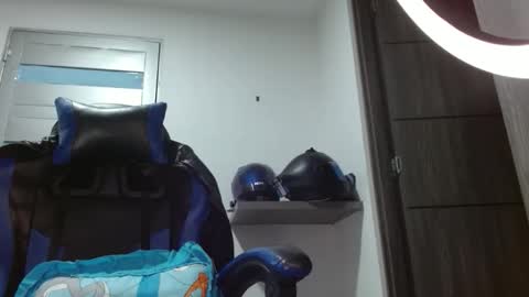 Snapshot of sexyboy_bigclit chatting on June 4, 2026, 3:34 am Iker online show from June 4, 2026, 3:34 am