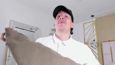 Snapshot of sexyboy_vc chatting on October 30, 2025, 12:28 pm owen sky online show from October 30, 2025, 12:28 pm