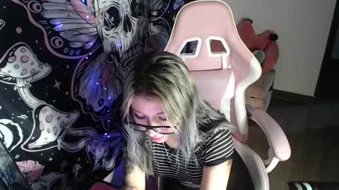 Snapshot of sexycarriie chatting on February 25, 2025, 8:25 am Carrie online show from February 25, 2025, 8:25 am