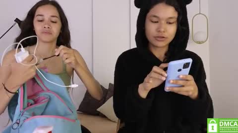 chanell and yina online show from October 30, 2025, 1:23 pm