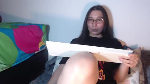 Coralinne online show from February 5, 2025, 6:02 am