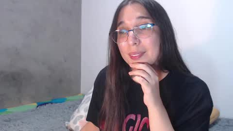 Coralinne online show from February 5, 2025, 9:07 pm