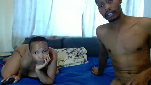 sexycouplexx01 online show from February 11, 2026, 4:01 pm