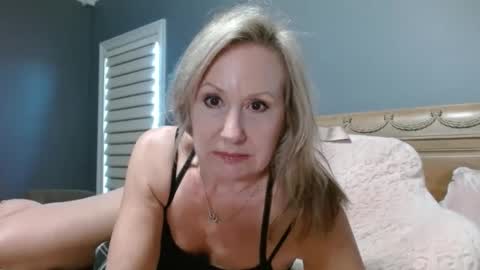 LisaisLuscious online show from January 14, 2025, 9:20 pm