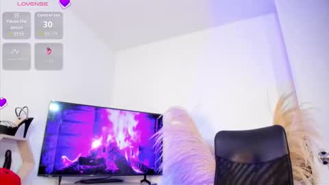 sexygoddess_f online show from September 23, 2025, 7:11 am