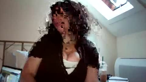 Snapshot of sexygoddesslizaaa chatting on October 31, 2025, 8:32 pm ETERNAL GODDESS WOMAN online show from October 31, 2025, 8:32 pm