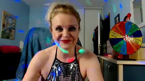 Snapshot of sexyjennyeu chatting on October 10, 2025, 7:46 pm Jenny online show from October 10, 2025, 7:46 pm
