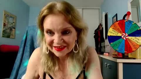 Snapshot of sexyjennyeu chatting on October 31, 2025, 8:43 pm Jenny online show from October 31, 2025, 8:43 pm