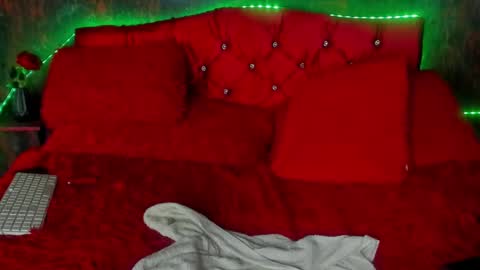 laura online show from December 14, 2024, 6:41 pm